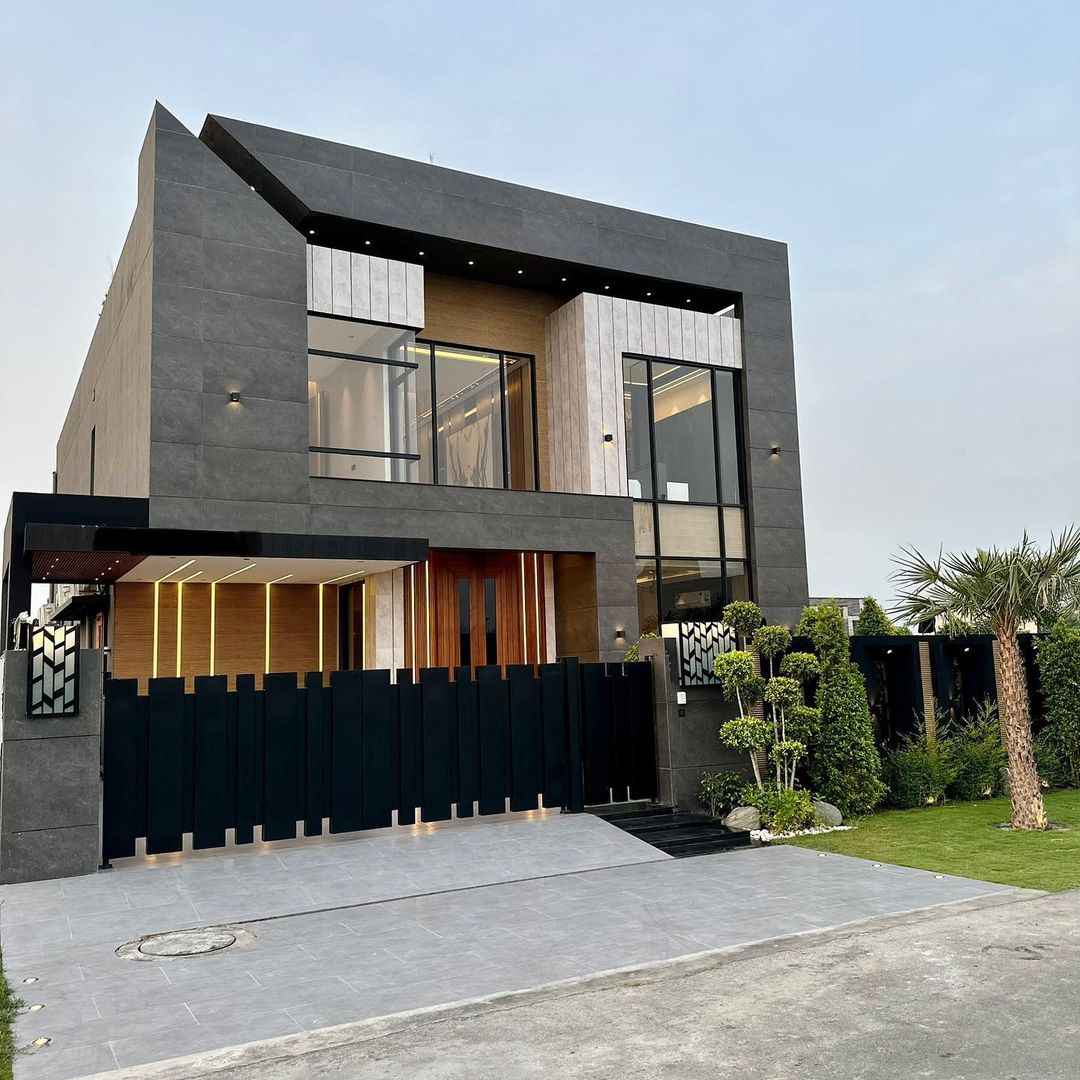 1 kanal Modern Style House For sale in DHA Phase 7